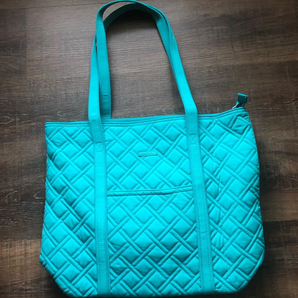 NWT Authentic Vera Bradley Vera bag